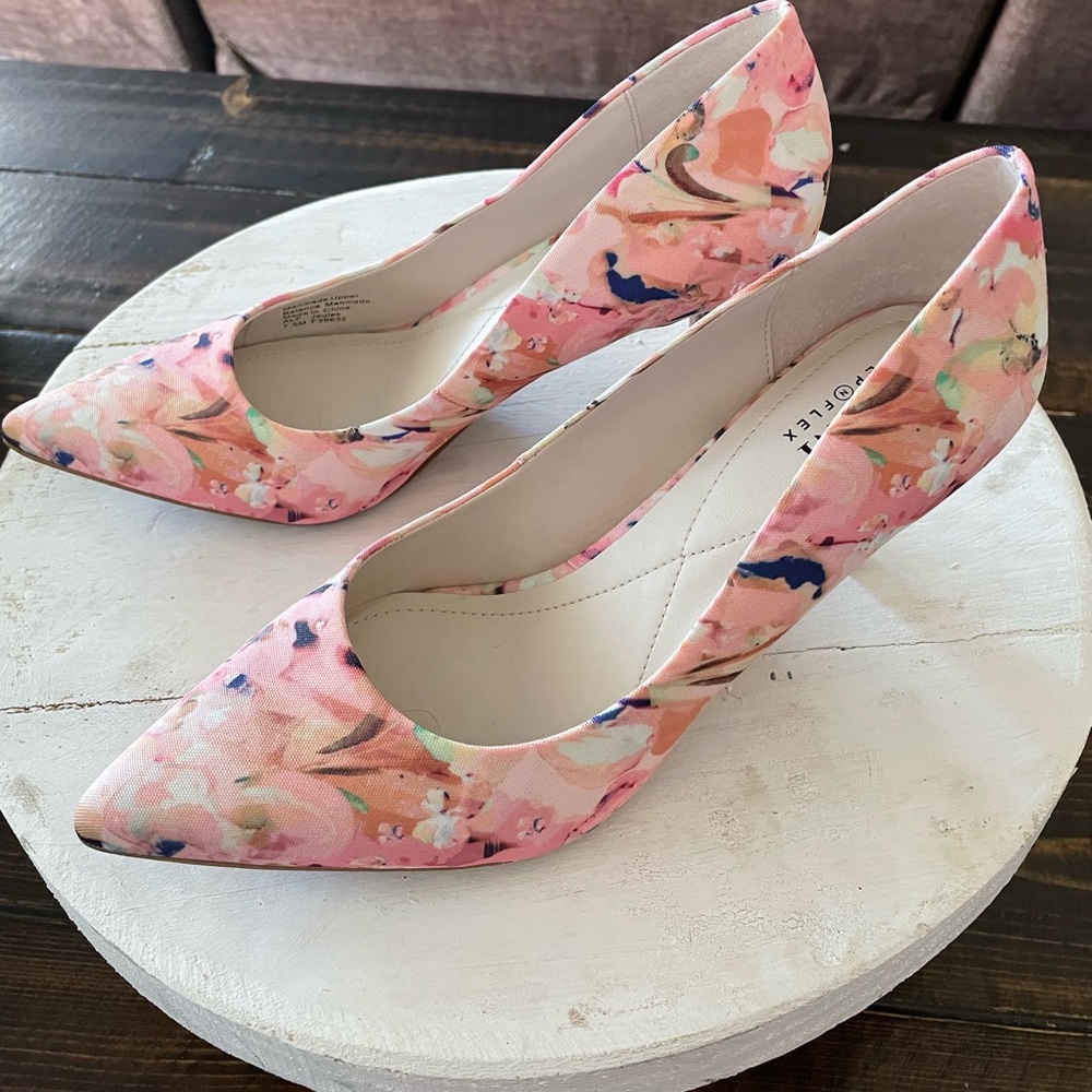 Alfani Step n Flex Floral Pumps size 7.5
